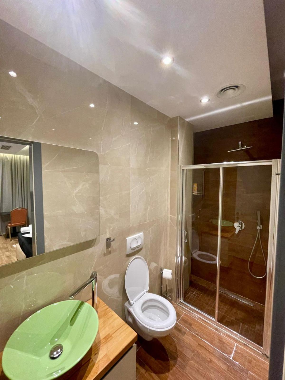 Premium City Studio & Suite Tiranë Ngoại thất bức ảnh