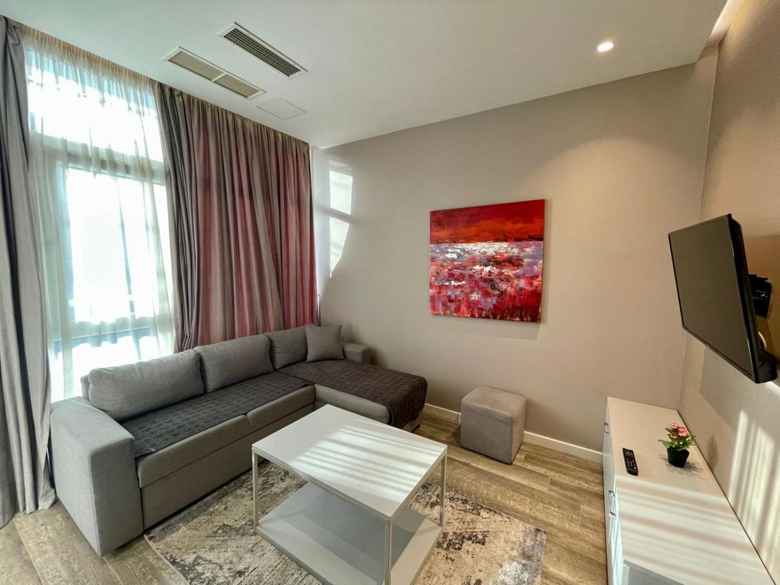 Premium City Studio & Suite Tiranë Ngoại thất bức ảnh