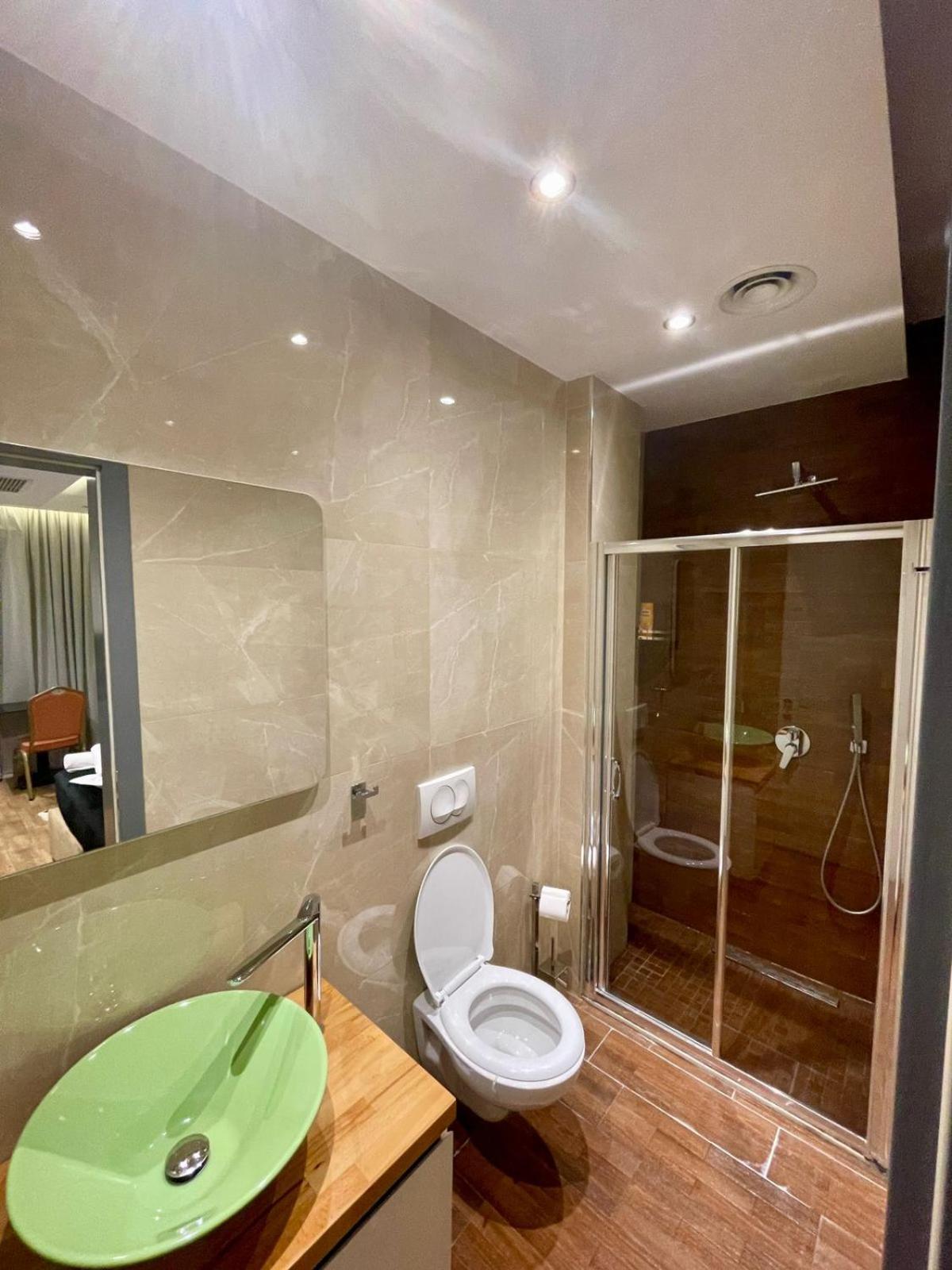 Premium City Studio & Suite Tiranë Ngoại thất bức ảnh