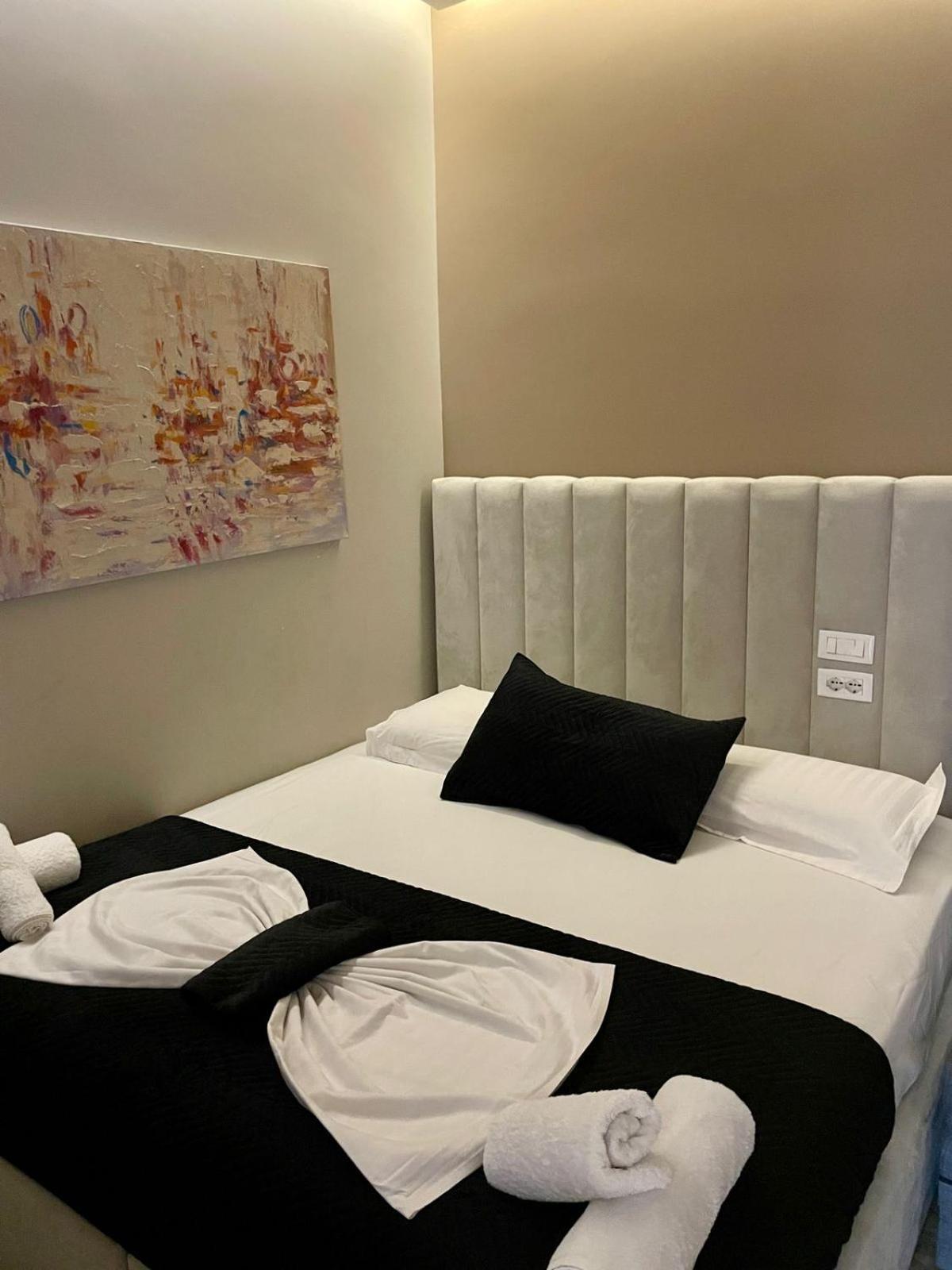 Premium City Studio & Suite Tiranë Ngoại thất bức ảnh