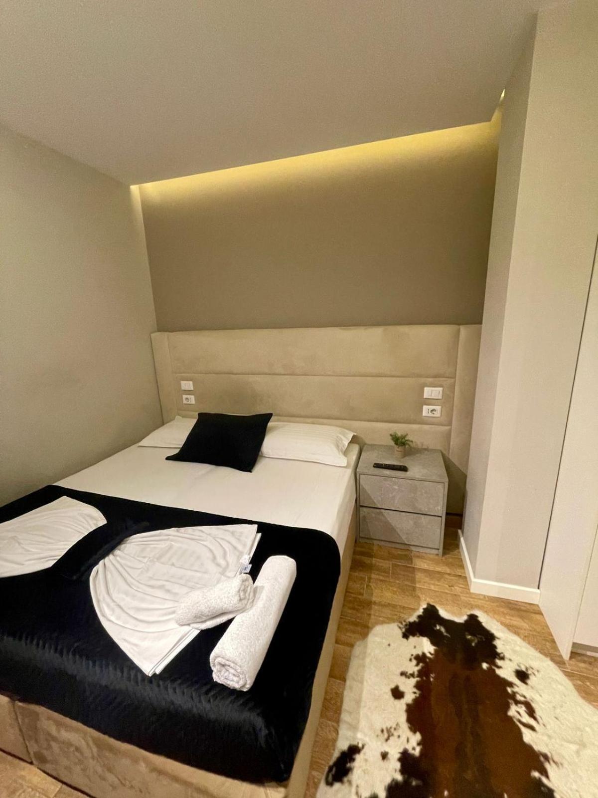 Premium City Studio & Suite Tiranë Ngoại thất bức ảnh